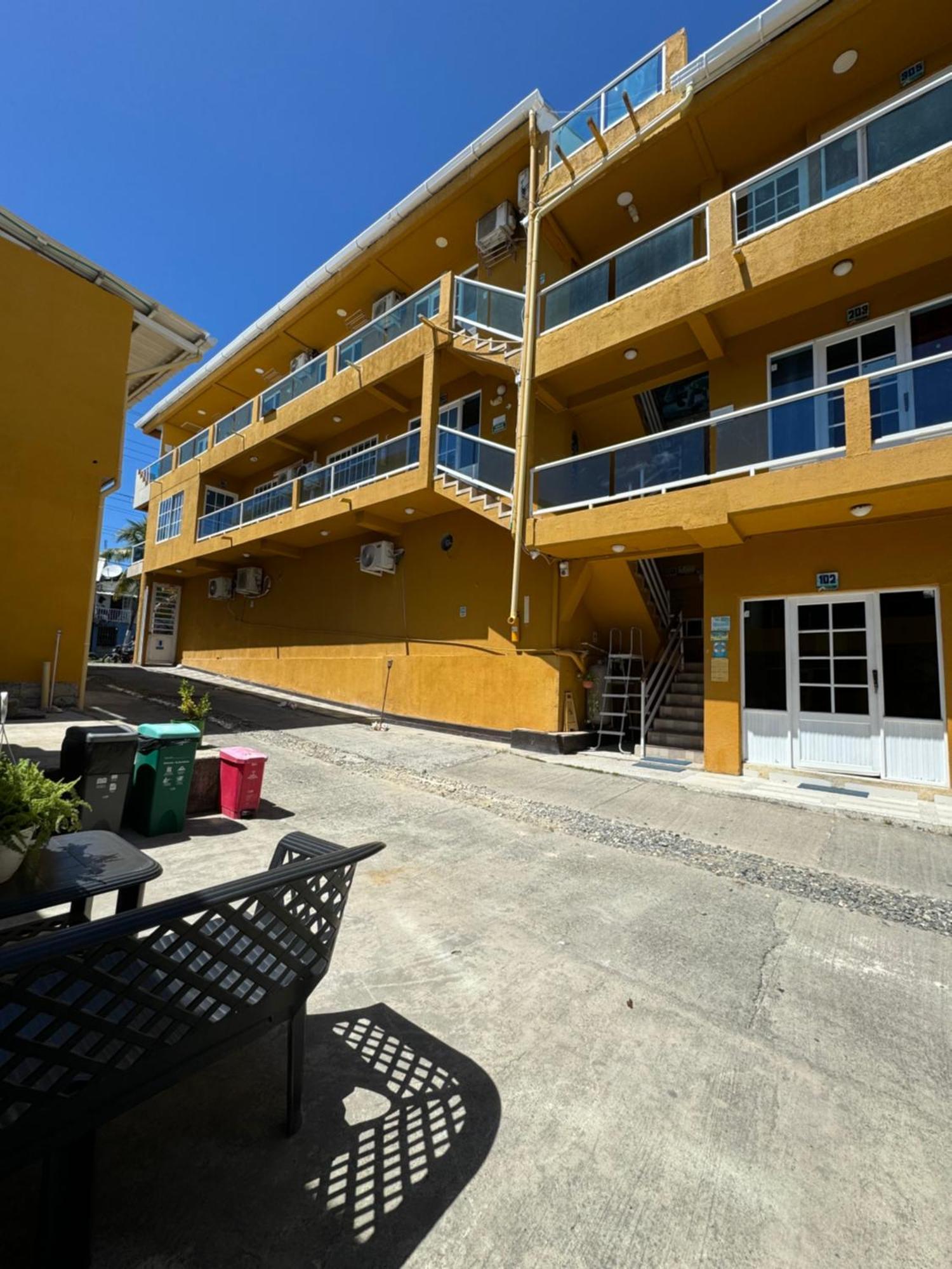 Sea Life Apartamentos En Via Principal Centro Y San Luis San Andrés 외부 사진